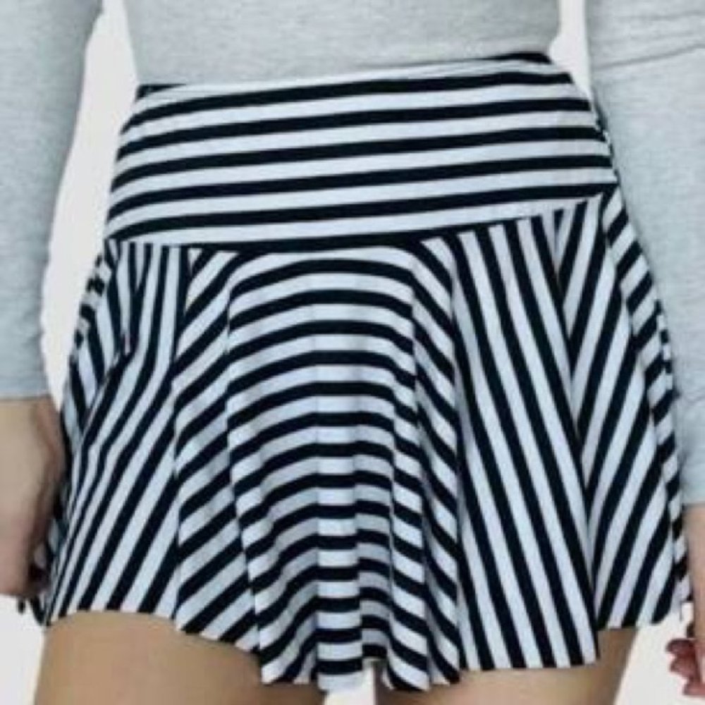 Emma & Sam Striped Black White Skater …